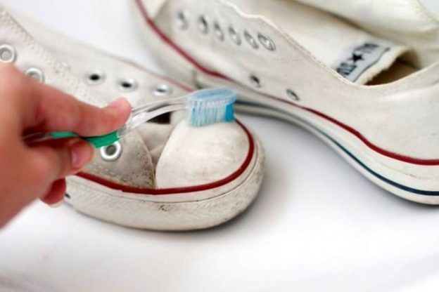 beyaz converse