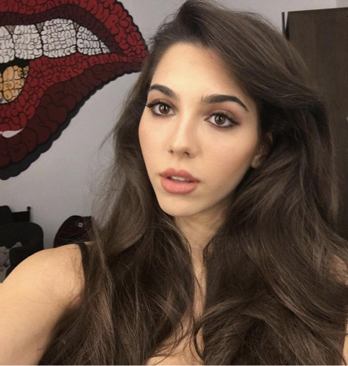 Pelin Uluksar güzel mi sizce?