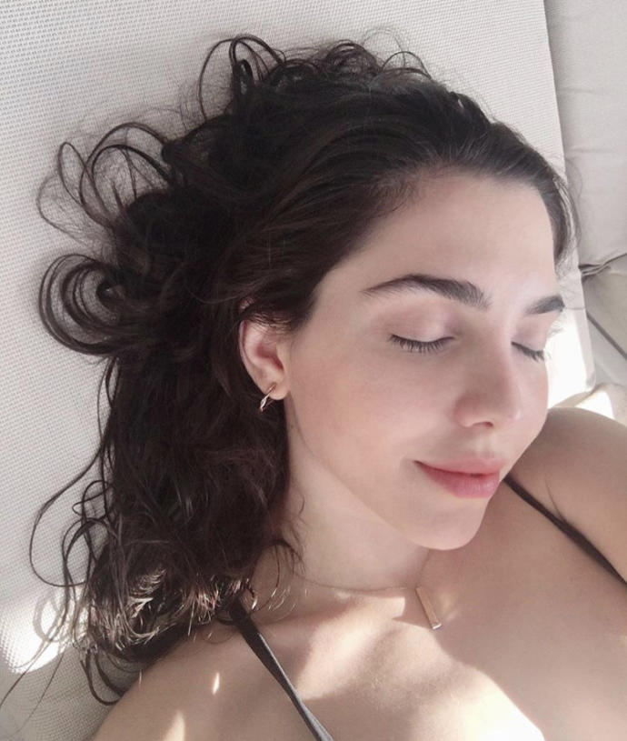 Pelin Uluksar güzel mi sizce?