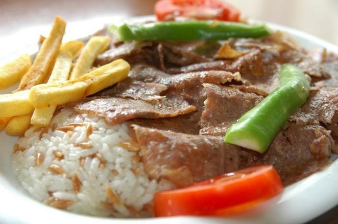 Sizin için pilav üstü döner mi yoksa iskender mi?