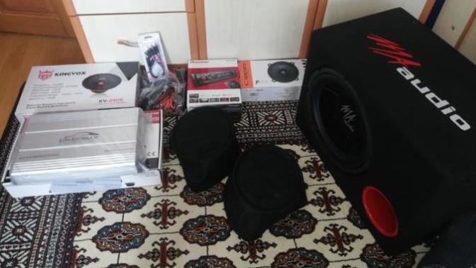 Oto ses sisteminden gerçekten anlayan var mı?