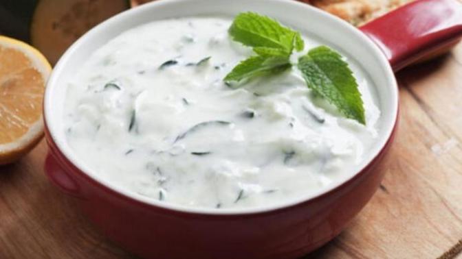 Cacık yaparken salatalık doğranır mı, rendelenir mi?
