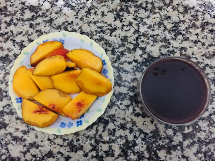Sizce hangisinin kalorisi daha yüksek: Şeftali mi puding mi?