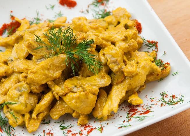 Nereye gittiğinizde sevmediğiniz yemekleri zorla yemek zorunda kalıyorsunuz?