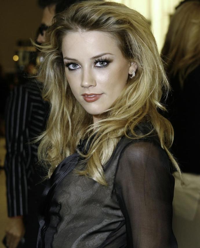 Amber Heard'ın gençliği aşırı güzel değil mi ya?