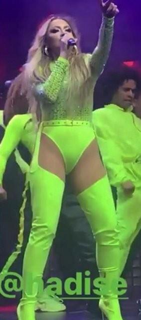 Kızlar, hadise ' nin kıyafetlerini nasıl buldunuz?
