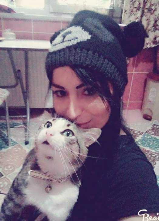 Tatliş mi tatliş güzel gözlü kedim hırlıyor, sebebi ne olabilir?