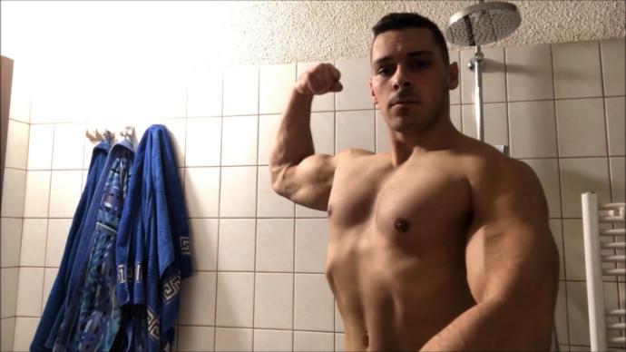 Sizce bu adamın vücudu ideal mi sizce nasıl (Resimli)?