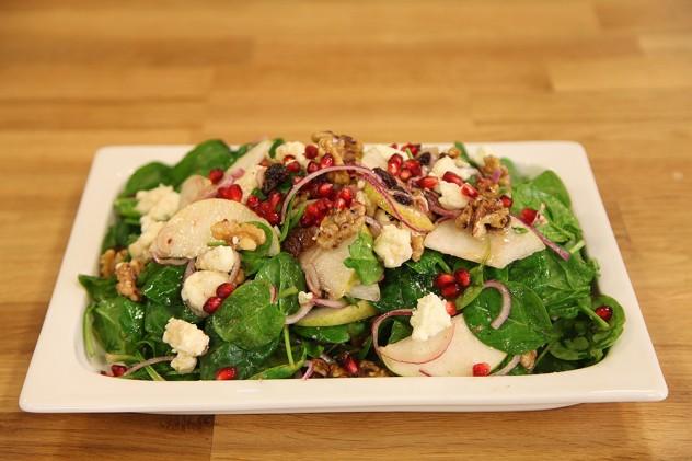 Et yemeklerinin yanında nasıl bir salata olsa hayır diyemezsiniz?