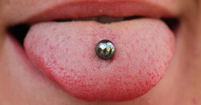 Dudak ve dil piercing'i neden yaptırılır? Sizce bir anlamı var mı?