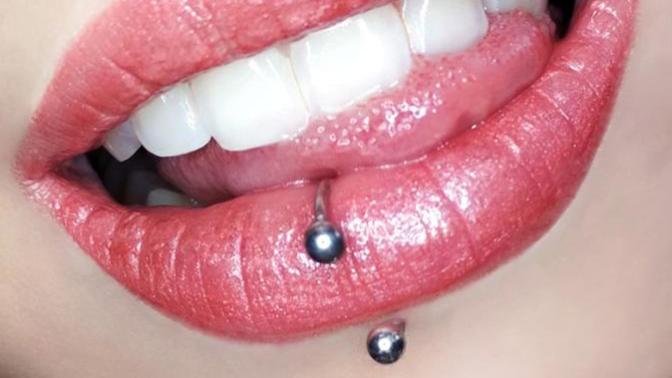 Dudak ve dil piercing'i neden yaptırılır? Sizce bir anlamı var mı?