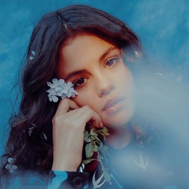 Sizce yükselen kız grubu blackpink'in ana dansçısı Lisa Manoban m daha güzel, yoksa a pop müziğinin prensesi Selena Gomez mi?