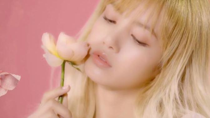 Sizce yükselen kız grubu blackpink'in ana dansçısı Lisa Manoban m daha güzel, yoksa a pop müziğinin prensesi Selena Gomez mi?