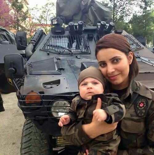 Demet Sezen kimdir?
