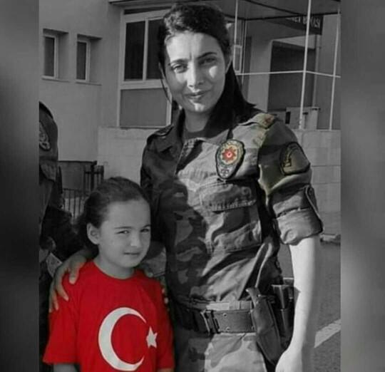 Demet Sezen kimdir?