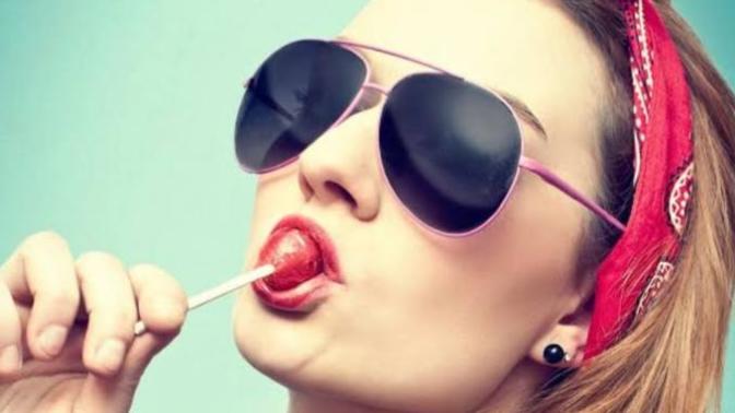 Lolipop, şeker yalayan kadın cinsellik istiyor anlamına mı gelir?