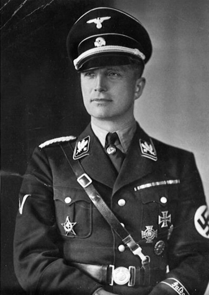SS Birlikleri özel bir oluşum diye biliyorum ama Wermachtla arasındaki fark nedir hangisi daha elit ve çekici sizce?