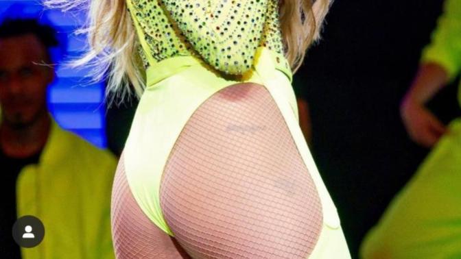 Hadise'nin kalçası çok düz mu? Kötü mü?