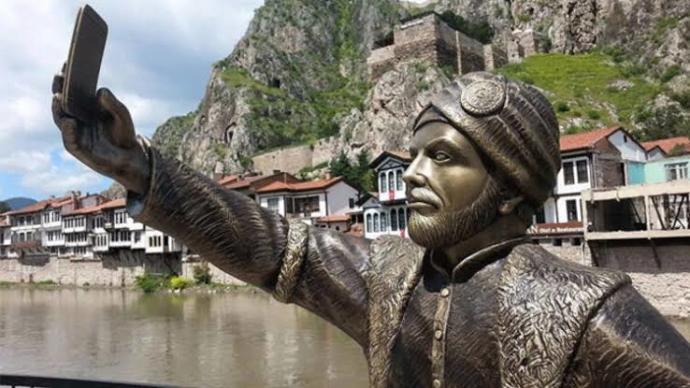 Sürekli anlık isteyen erkek mi daha iticidir sürekli trip atan kadın mı?