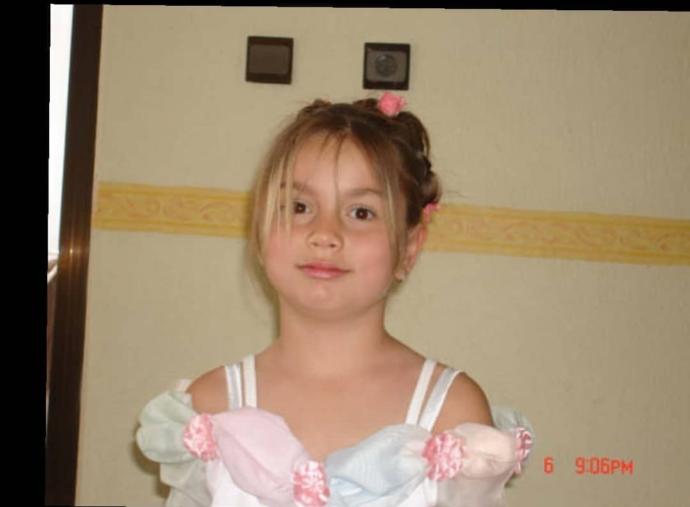 ne kadar masummuş baksanıza keşke hep böyle masum kalsaymış şimdi egodan geçilmiyor kadının içi