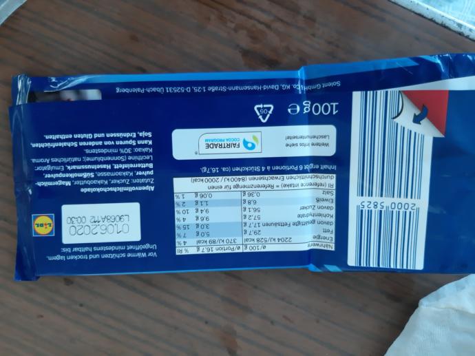 Alman çikolatası sizce domuz yağı var mıdır?