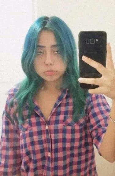Arkadaşlar beni Billie Eilish’e benzetiyolar, sizce benziyor muyum?