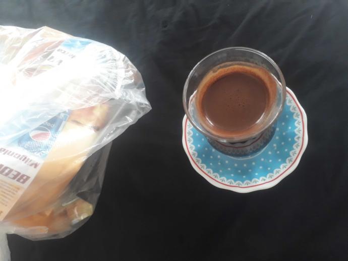 Kocam bana sürpriz yapıp, hayatım kahve yaptım diyerek elinde kahve tepsisiyle salona girer mi😂☕☕?