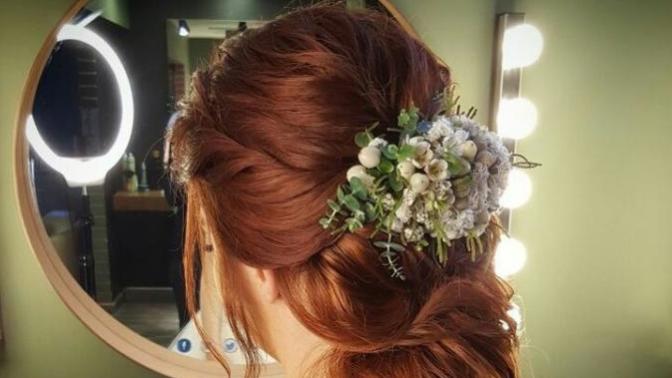 Kır düğünü için hangi saç modelini tercih etmek gerekir?