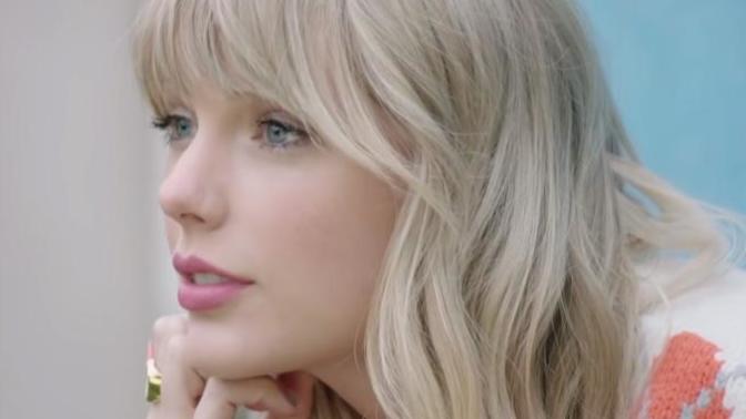 Hande Erçel vs Taylor Swift, Hangisi daha çekici ve güzel sence?