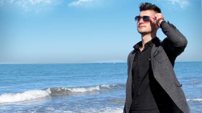 Eğer binlerce insanın olduğu bir kalabalığın önüne çıkacak olsaydım, giyeceğim tişörtün üzerindeki tek cümlelik mesaj ne olurdu?