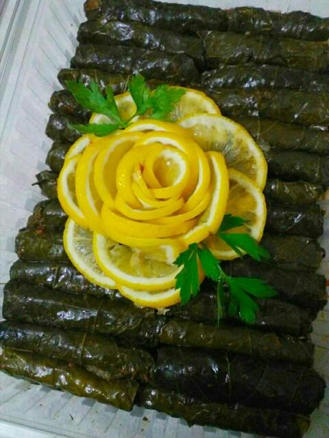 Yaprak sarmanın üstüne limondan gül yaptım nasıl olmuş arkadaşlae?
