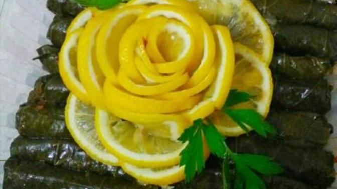 Yaprak sarmanın üstüne limondan gül yaptım nasıl olmuş arkadaşlae?
