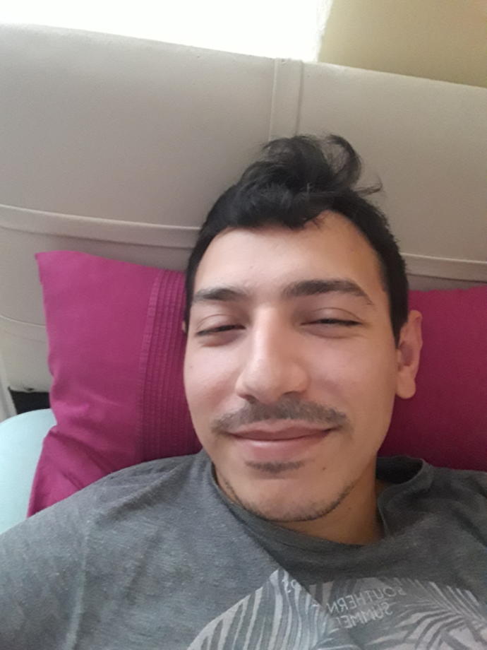 Kadınların gözünde; sarışın/mavi gözlü erkekler mi daha ilgi çekici, esmer erkek mi?