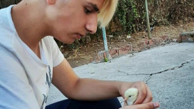 Saçını boyatan erkekler sizce nasıl?
