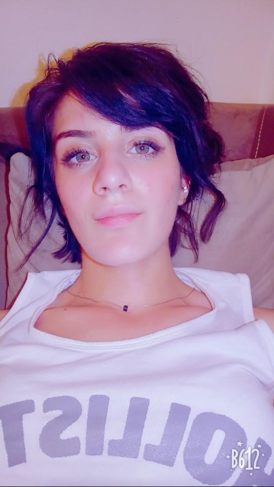 Bikaç hafta önce sormuştum ve saçımı boyadım. Sizce hangi renk daha çok yakışıyor?