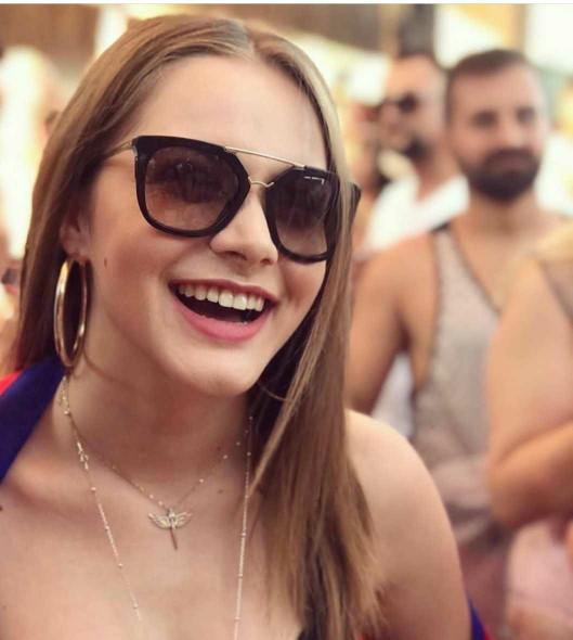 Her pozda 32 diş gülen ünlüler size de samimiyetsiz geliyor mu?