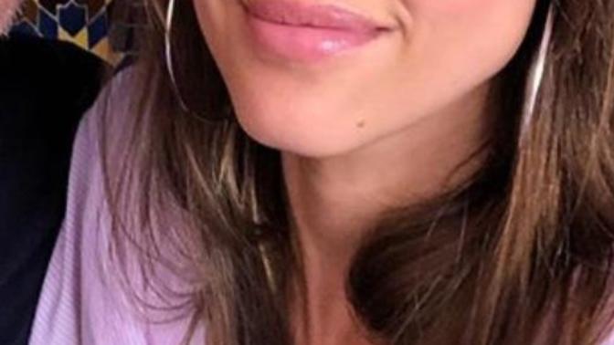 Sence bu kadın Jessica Alba'ya benziyor mu?