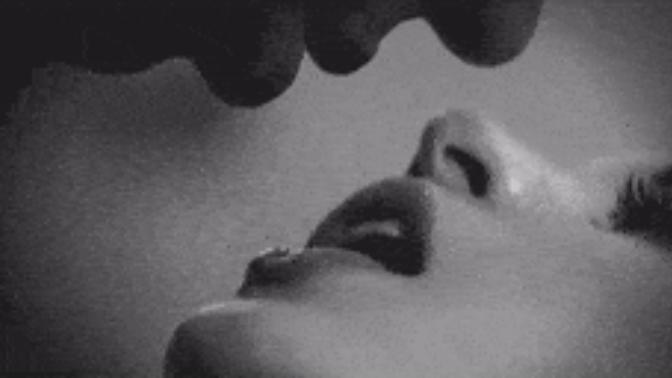 İlk cinsel deneyimini anlatan gif veya resim var mıdır?
