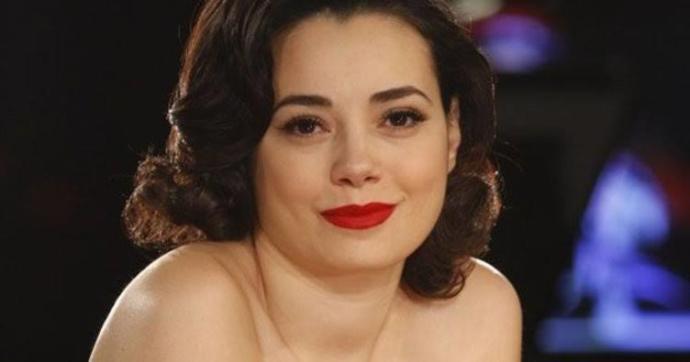 Tatlı sevimli yüzlü kızlar mı? Ciddi duran kızlar mı?