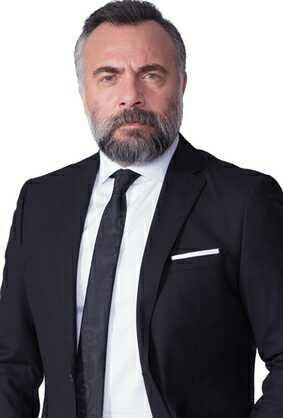Arkadaşlar sizce Polat Alemdar mı? Hızır Çakırbeyli mi? NEDEN?