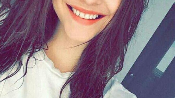 Sacim mi daha guzel yoksa barbara palvin mi?