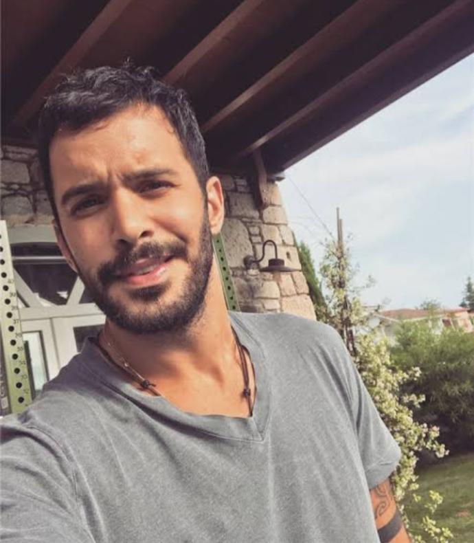 Sizce can yaman yakışıklı mı?