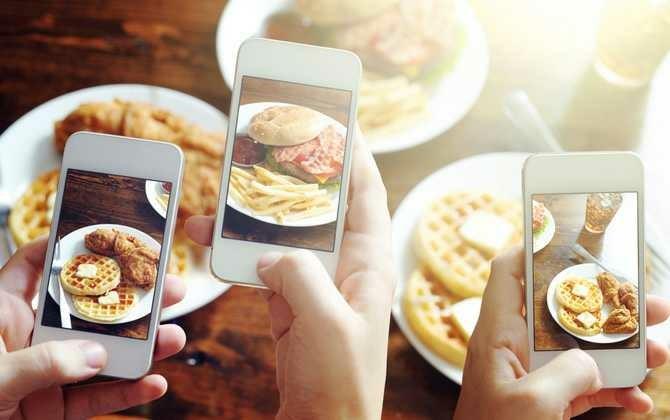 Instagram'a yediğini içtiğini atan mı yoksa her gittiği yeri paylaşan mı daha iticidir?