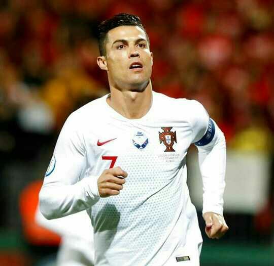 Cristiano Ronaldo Euro 2020 Elemeleri'nde Lionel Messi'yi alt üst ediyor. Düşünceleriniz nedir?