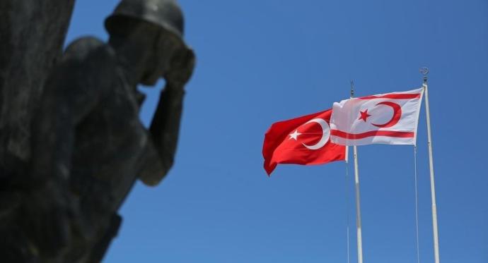 KKTC’de Rum sivil, gönderdeki Türk bayrağını indirdi! Siz böyle bir şeye şahit olsanız, ne yapardınız?