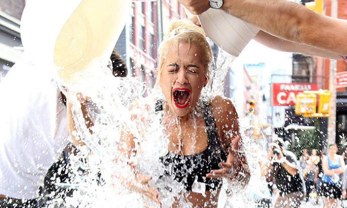 ice bucket challenge ile kendine gel bebeim 👀 