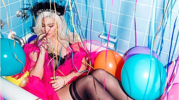 kylie jenneri hayranına 100 bin dolar hediye etti.
