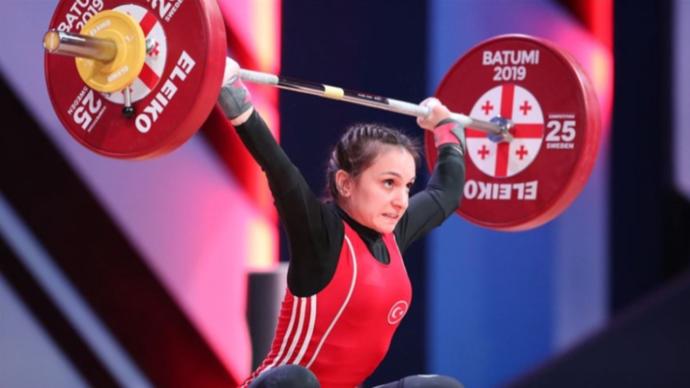 Şaziye Erdoğan halterde dünya şampiyonu oldu! Kadın milli sporcularımız, erkeklerden daha mı başarılı?