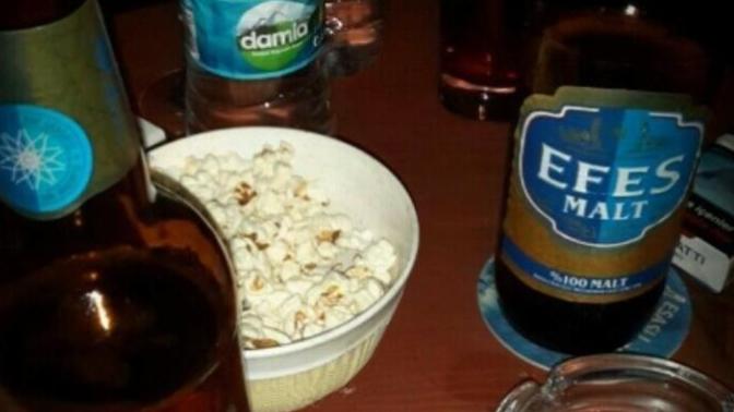 Kızlı erkekli ortamda içki içen kız hakkında ne düşünürsünüz?