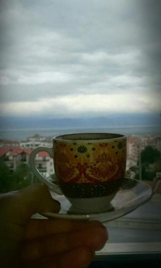 ☔Benim gibi yağmur sevenler, yağarken kirli kalpleri de temizlesin diyenler🙋🌧Yağmurda, ruh halinizi anlatan🎶şarkı/şiir hangisi?